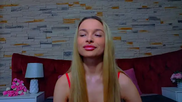 LannaSkyy online show from 04/18/26, 07:18