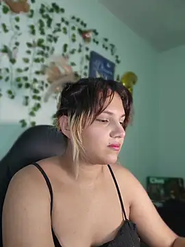 Snapshot of aurora_bela chatting on 04/24/26, 12:02 aurora bela online show from 04/24/26, 12:02