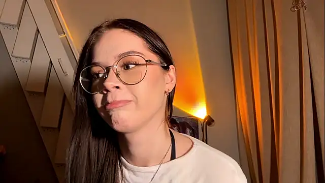 Snapshot of DebraSchneider chatting on 03/01/26, 04:42 DebraSchneider online show from 03/01/26, 04:42