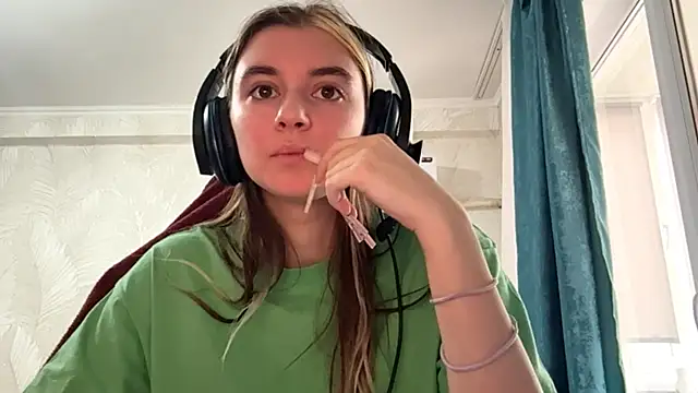 Snapshot of PluralPalaver chatting on 03/03/26, 07:14 PluralPalaver online show from 03/03/26, 07:14