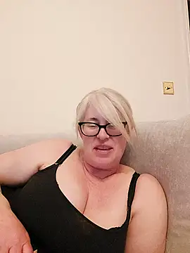 FlirtyFleur-x online show from 04/22/26, 10:11