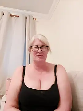 FlirtyFleur-x online show from 04/27/26, 07:12