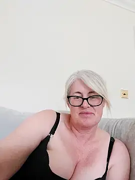 FlirtyFleur-x online show from 04/28/26, 02:22