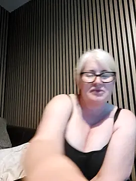 FlirtyFleur-x online show from 05/06/26, 05:51