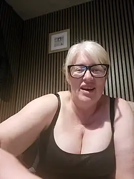 FlirtyFleur-x online show from 05/16/26, 09:13