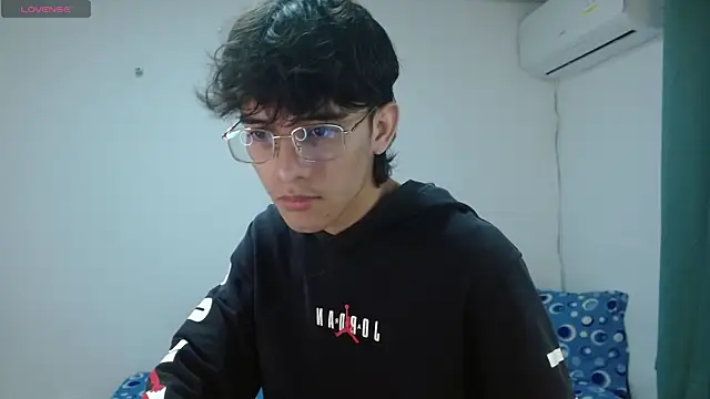 Snapshot of noah_millerx chatting on 05/02/26, 03:33 noah millerx online show from 05/02/26, 03:33