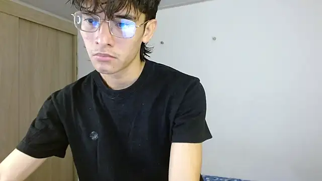 Snapshot of noah_millerx chatting on 06/19/26, 08:01 noah millerx online show from 06/19/26, 08:01