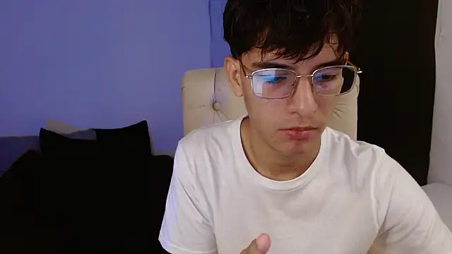Snapshot of noah_millerx chatting on 07/12/26, 08:22 noah millerx online show from 07/12/26, 08:22
