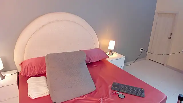 zoepinkett online show from 03/18/26, 03:42