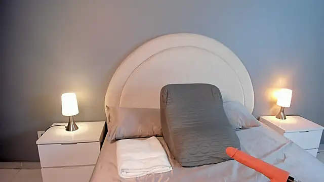 zoepinkett online show from 04/29/26, 03:54