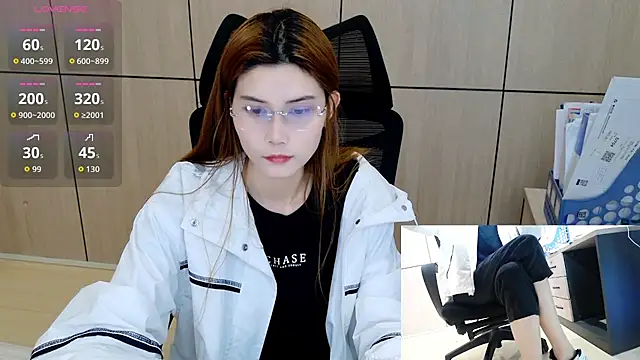 Snapshot of zhen-68 chatting on 04/23/26, 02:35 zhen-68 online show from 04/23/26, 02:35