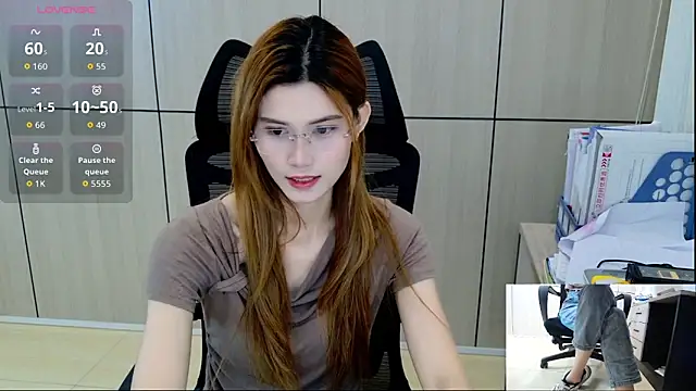 Snapshot of zhen-68 chatting on 05/05/26, 01:35 zhen-68 online show from 05/05/26, 01:35