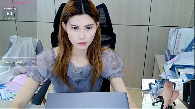 Snapshot of zhen-68 chatting on 05/11/26, 01:11 zhen-68 online show from 05/11/26, 01:11
