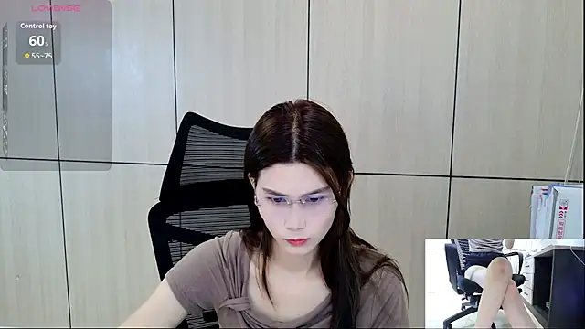 Snapshot of zhen-68 chatting on 05/13/26, 12:52 zhen-68 online show from 05/13/26, 12:52