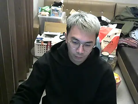 Snapshot of silverwolfwoof chatting on 03/12/26, 01:17 silverwolfwoof online show from 03/12/26, 01:17
