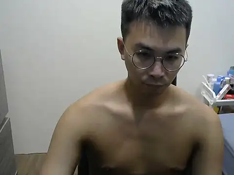 Snapshot of silverwolfwoof chatting on 05/24/26, 04:34 silverwolfwoof online show from 05/24/26, 04:34