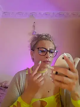 LunaBlaise online show from 05/04/26, 07:37