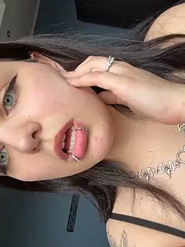 Snapshot of Emily_Chewits chatting on 03/04/26, 12:33 Emily Chewits online show from 03/04/26, 12:33