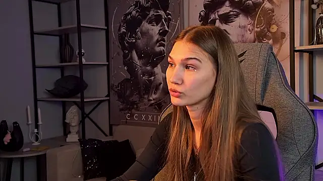 Snapshot of Sweet_Emilya chatting on 03/01/26, 01:02 Sweet Emilya online show from 03/01/26, 01:02