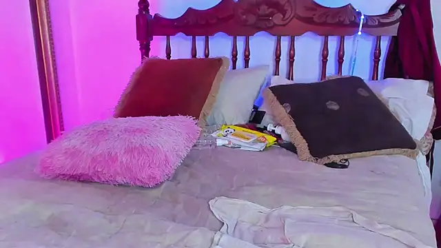 Arianna Moore online show from 04/09/26, 10:04