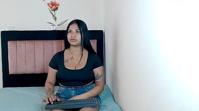 Snapshot of GRICELYXS chatting on 03/04/26, 01:17 GRICELYXS online show from 03/04/26, 01:17