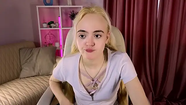 Snapshot of Bambi_Bloom chatting on 03/03/26, 05:46 Bambi Bloom online show from 03/03/26, 05:46