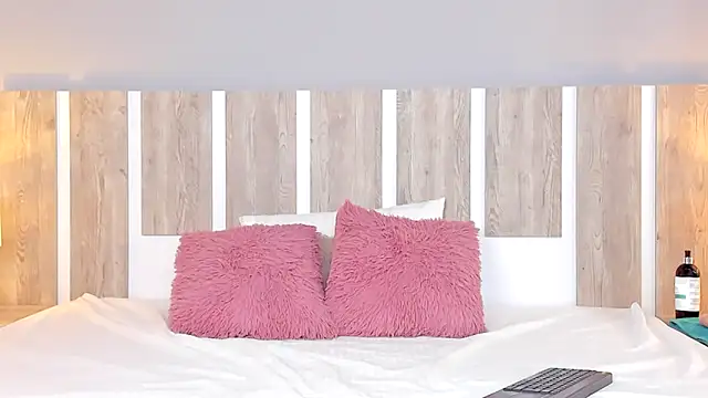 EmilySearss online show from 03/25/26, 07:53