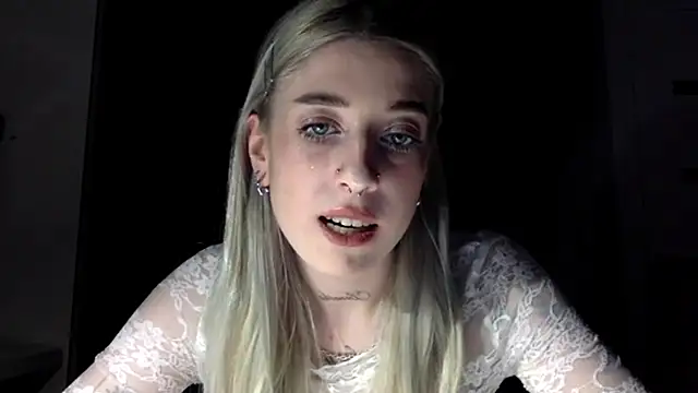 Snapshot of EmmyWet chatting on 03/03/26, 06:36 EmmyWet online show from 03/03/26, 06:36