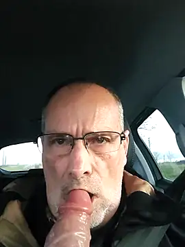 Snapshot of lui8181 chatting on 03/12/26, 06:03 lui8181 online show from 03/12/26, 06:03