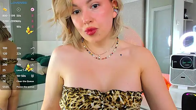 crowned goddess online show from 03/07/26, 02:08