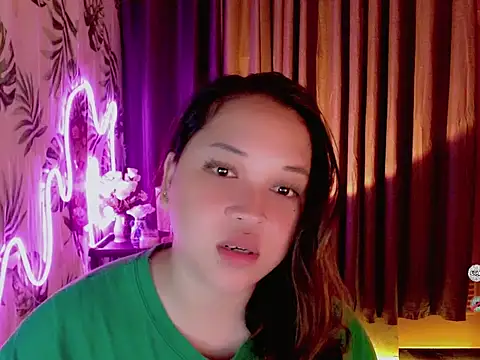 Snapshot of Sweet_coleen chatting on 03/28/26, 02:27 Sweet coleen online show from 03/28/26, 02:27