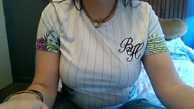 Snapshot of StaceyXOXO chatting on 03/14/26, 10:32 StaceyXOXO online show from 03/14/26, 10:32