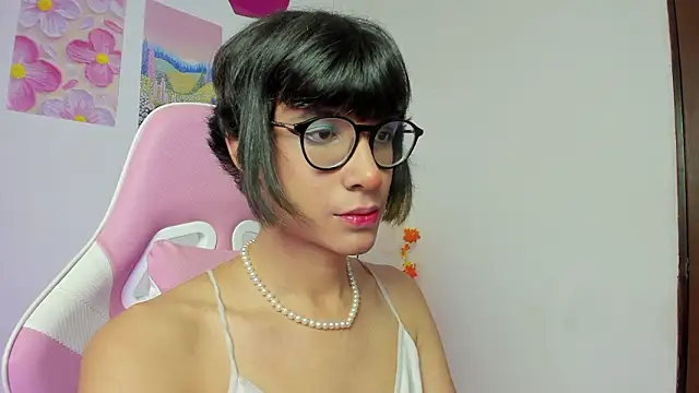 Snapshot of Madeline_21 chatting on 03/04/26, 05:24 Madeline 21 online show from 03/04/26, 05:24