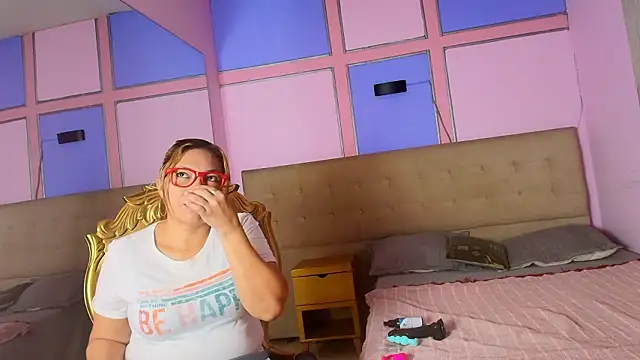 Snapshot of Dani_Queen_ chatting on 03/03/26, 12:00 Dani Queen online show from 03/03/26, 12:00