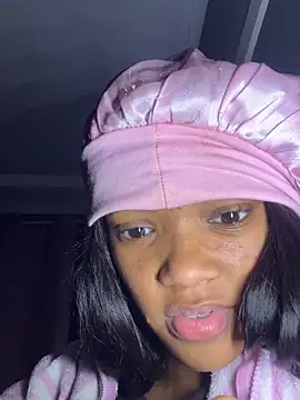 Snapshot of SweetBeauty4you chatting on 06/18/26, 11:31 SweetBeauty4you online show from 06/18/26, 11:31