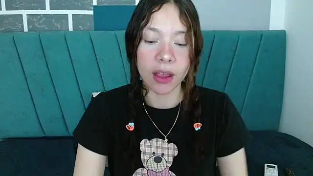 Snapshot of Sweet_kitty_05 chatting on 03/02/26, 11:33 Sweet kitty 05 online show from 03/02/26, 11:33