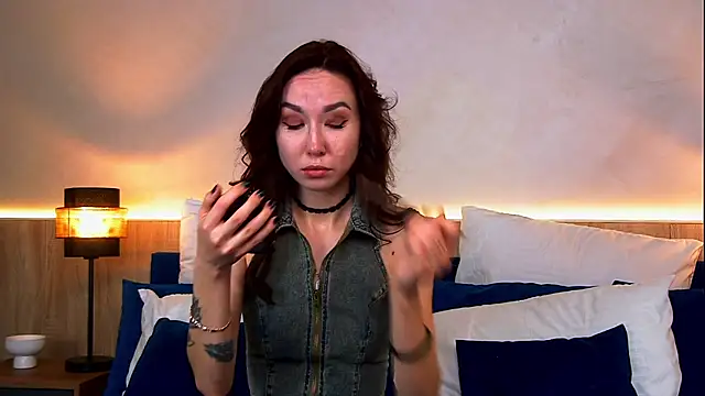 EmilyGray   online show from 06/02/26, 11:01