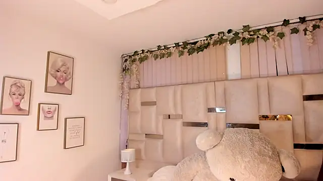 Hanna klover online show from 04/25/26, 03:31