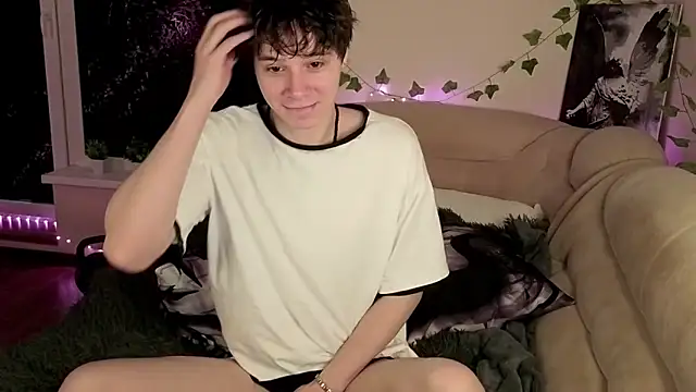 AnthonyCuutie online show from 04/17/26, 05:54