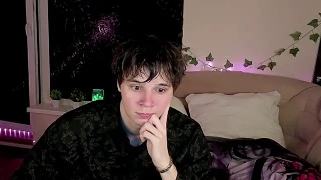 AnthonyCuutie online show from 04/18/26, 06:01