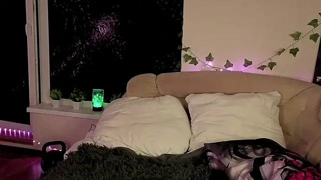 AnthonyCuutie online show from 04/18/26, 08:09