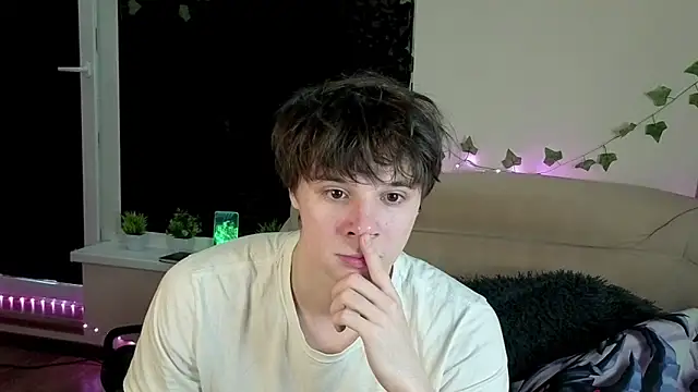 AnthonyCuutie online show from 04/22/26, 07:22