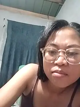 Snapshot of angelpinay44 chatting on 04/04/26, 03:31 angelpinay44 online show from 04/04/26, 03:31