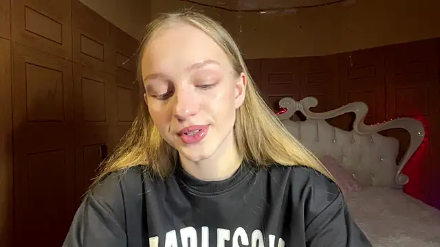 Anika Socutehe online show from 03/25/26, 04:46