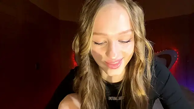 Anika Socutehe online show from 04/15/26, 07:58