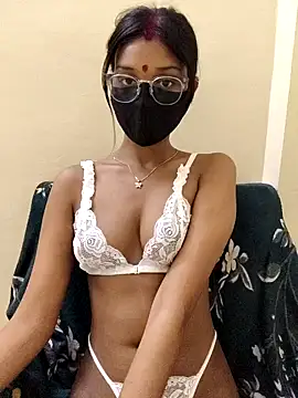 MAYA BED GIRL online show from 04/24/26, 07:16