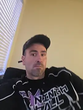 Snapshot of Biggbaddwulf7 chatting on 04/05/26, 01:30 Biggbaddwulf7 online show from 04/05/26, 01:30