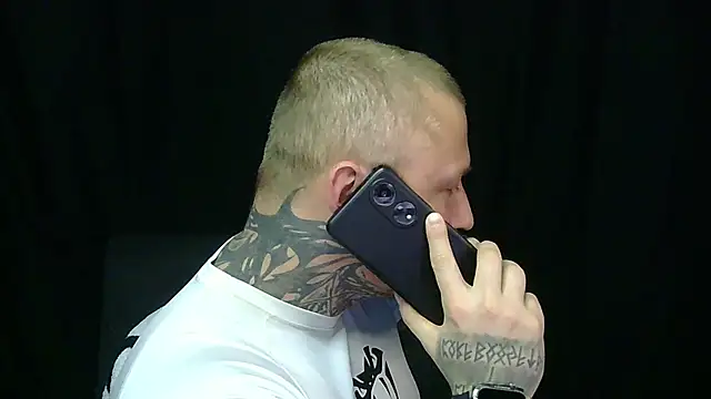 Snapshot of devilWithTats chatting on 04/26/26, 07:06 devilWithTats online show from 04/26/26, 07:06