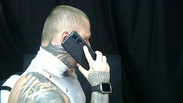 Snapshot of devilWithTats chatting on 04/30/26, 11:16 devilWithTats online show from 04/30/26, 11:16
