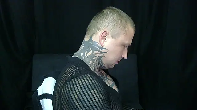 Snapshot of devilWithTats chatting on 05/21/26, 12:12 devilWithTats online show from 05/21/26, 12:12